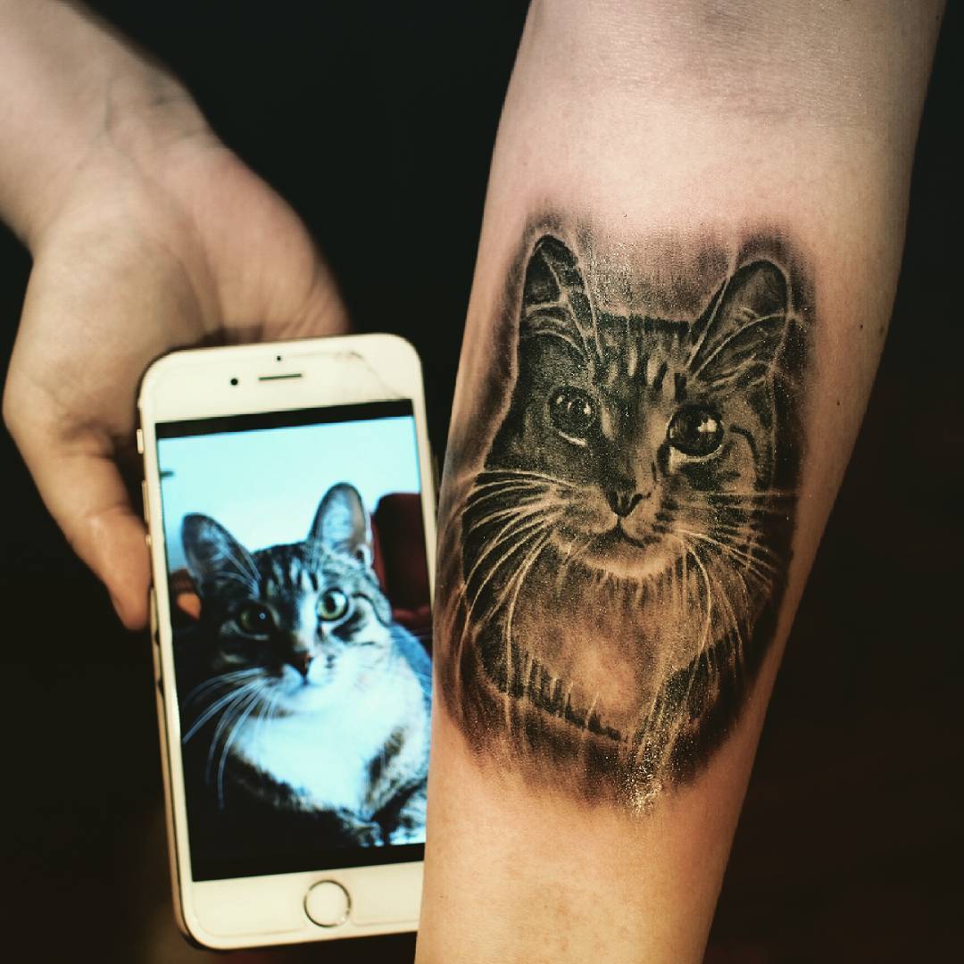 成都首创东公元做机械加工的贡先生小臂猫纹身图案
