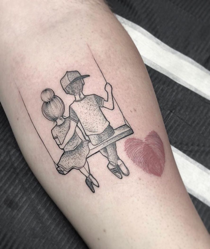 夔先生小臂情侣爱心纹身图案